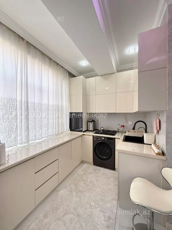 Satılır 3 otaqlı yeni tikili 100 m²