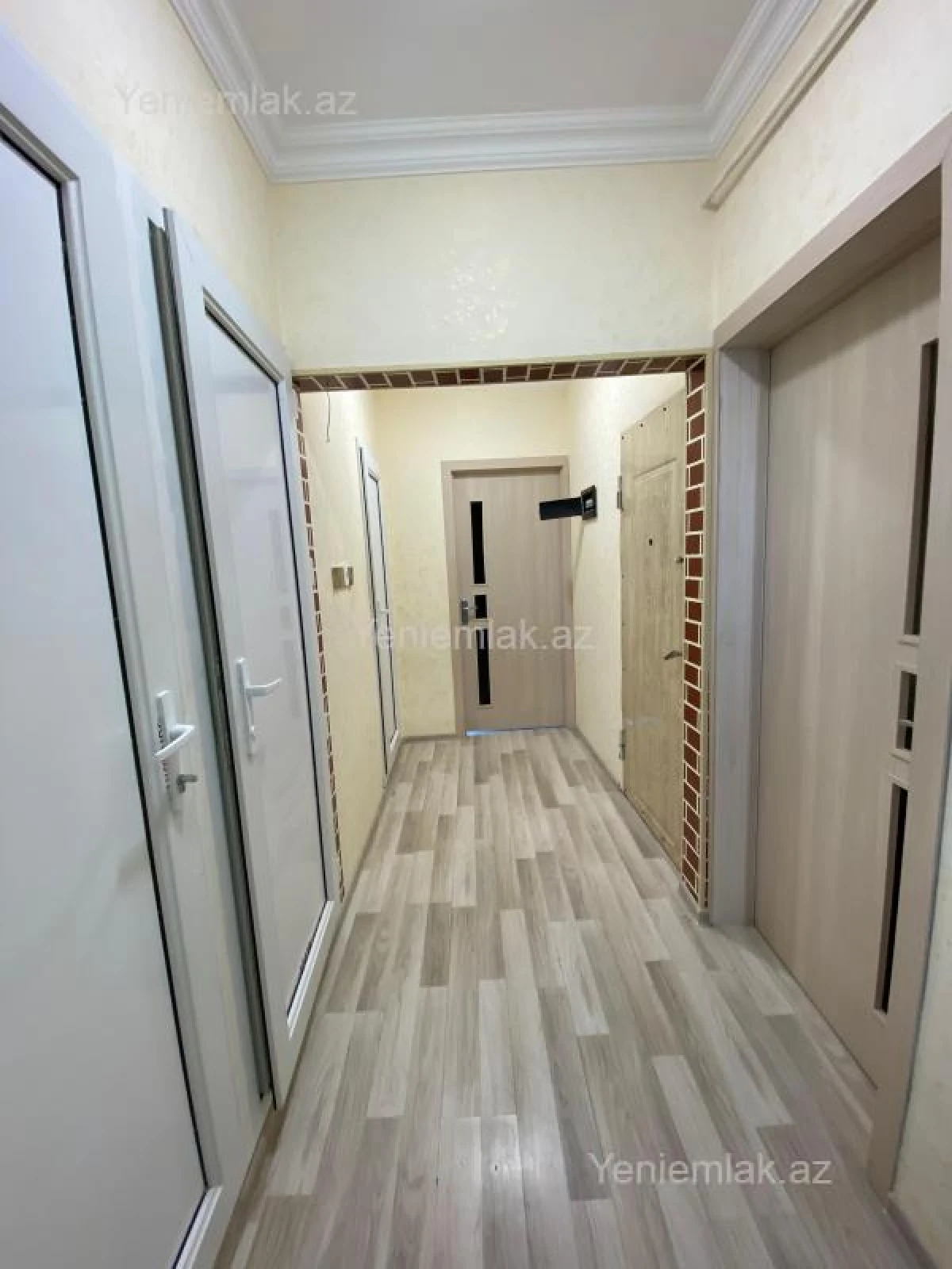 Satılır 2 otaqlı köhnə tikili 60 m²