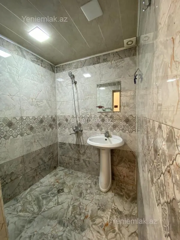 Satılır 2 otaqlı köhnə tikili 60 m²
