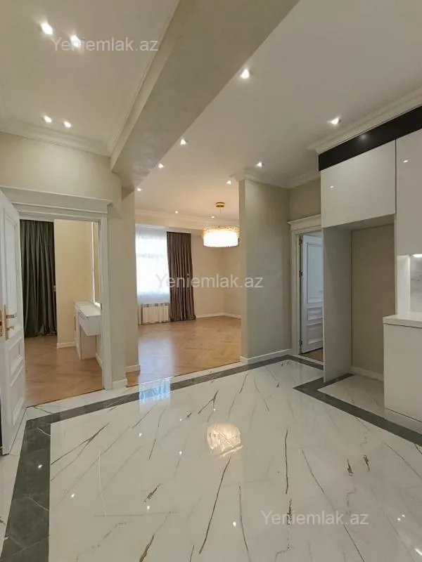 Satılır 3 otaqlı yeni tikili 80 m²