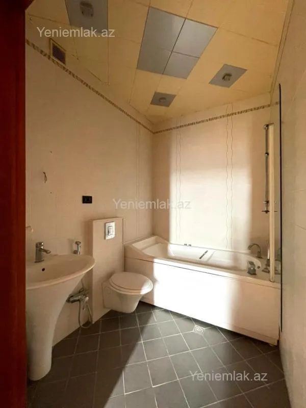 Satılır 3 otaqlı yeni tikili 138 m²