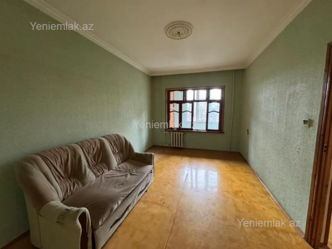 Satılır 5 otaqlı köhnə tikili 130 m²