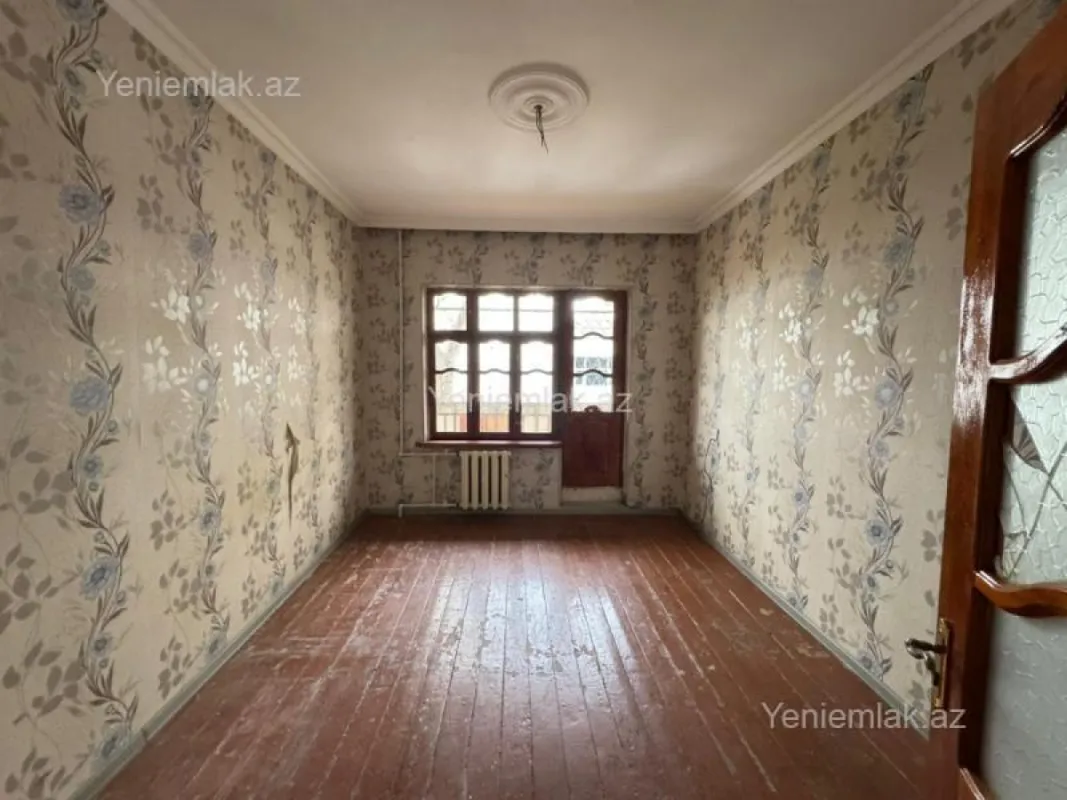 Satılır 5 otaqlı köhnə tikili 130 m²