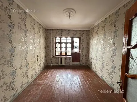 Satılır 5 otaqlı köhnə tikili 130 m²