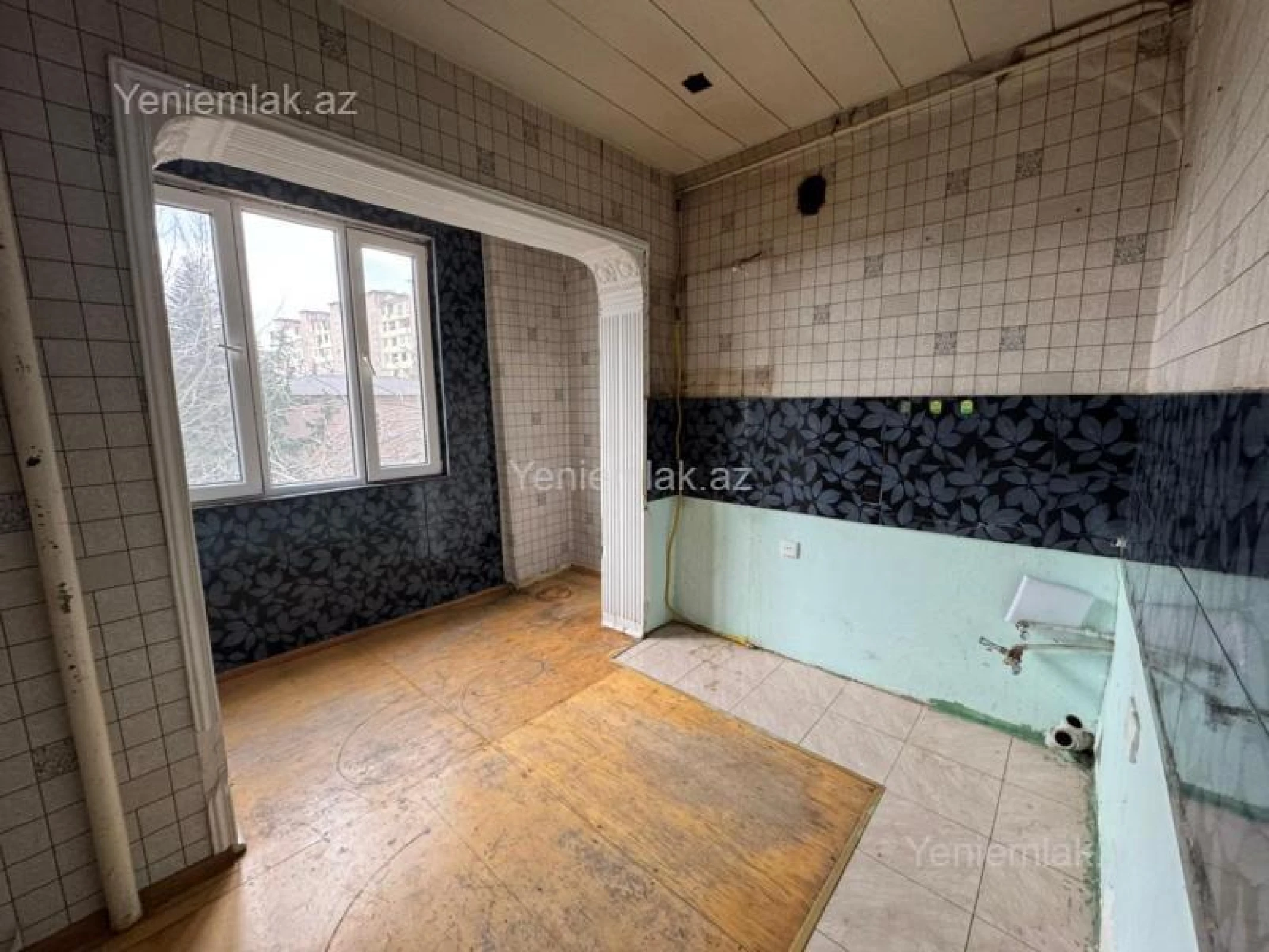 Satılır 5 otaqlı köhnə tikili 130 m²