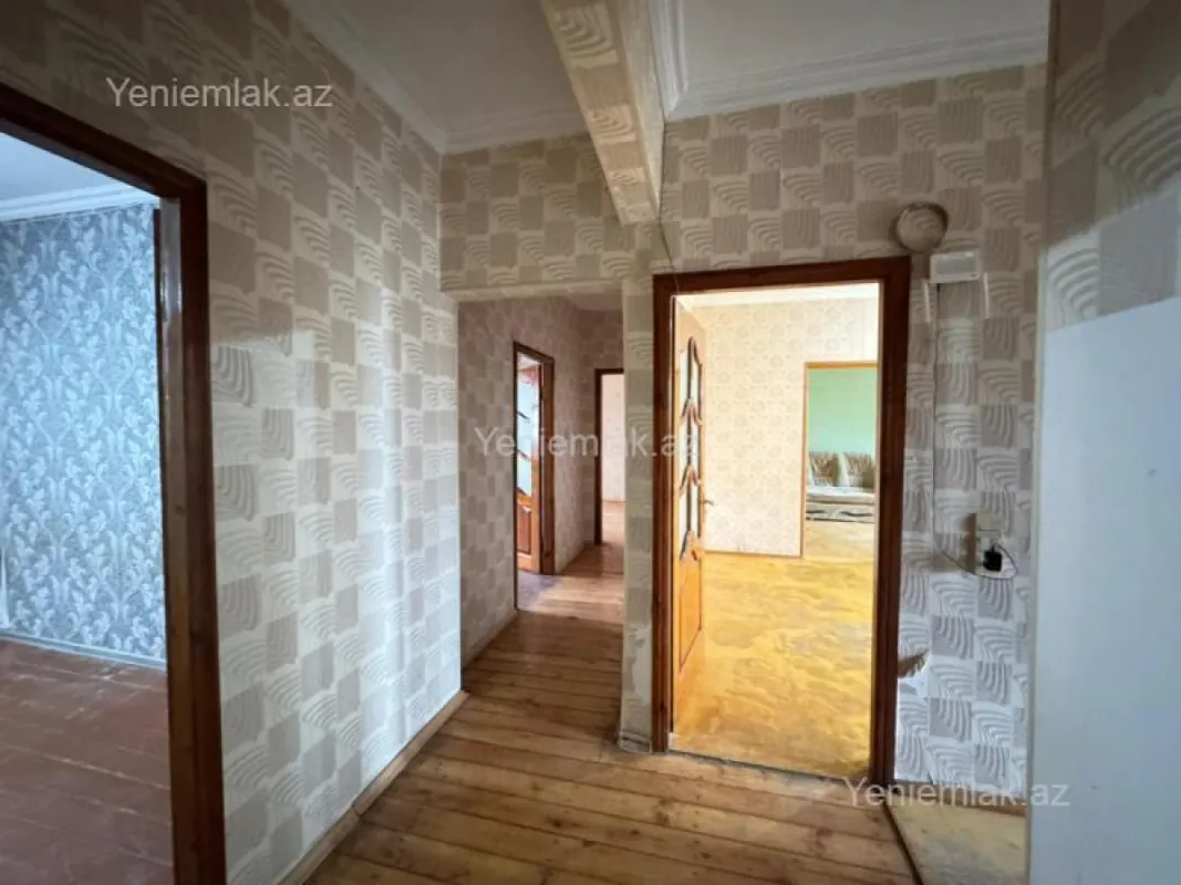 Satılır 5 otaqlı köhnə tikili 130 m²