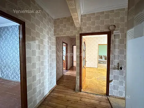 Satılır 5 otaqlı köhnə tikili 130 m²