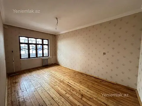 Satılır 5 otaqlı köhnə tikili 130 m²