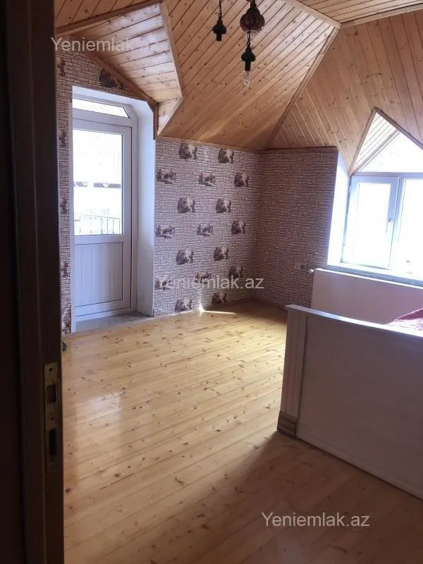 Satılır 4 otaqlı həyət evi 180 m²