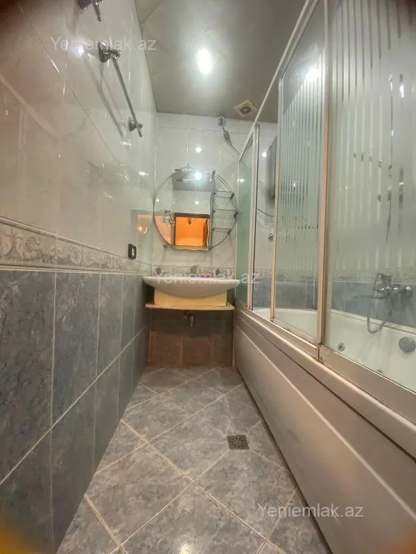 Satılır 4 otaqlı köhnə tikili 110 m²