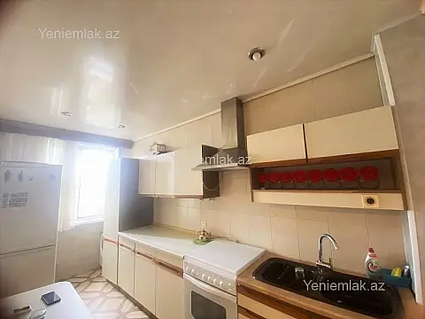 Satılır 4 otaqlı köhnə tikili 110 m²