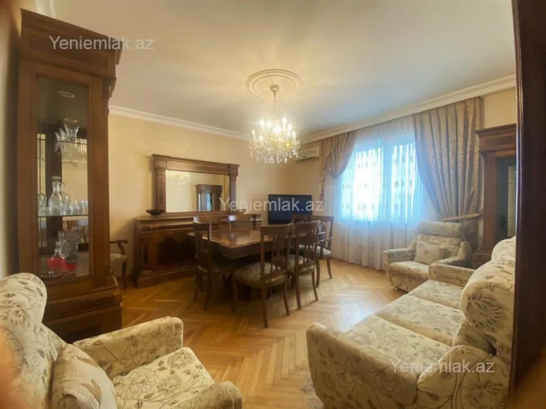 Satılır 4 otaqlı köhnə tikili 110 m²