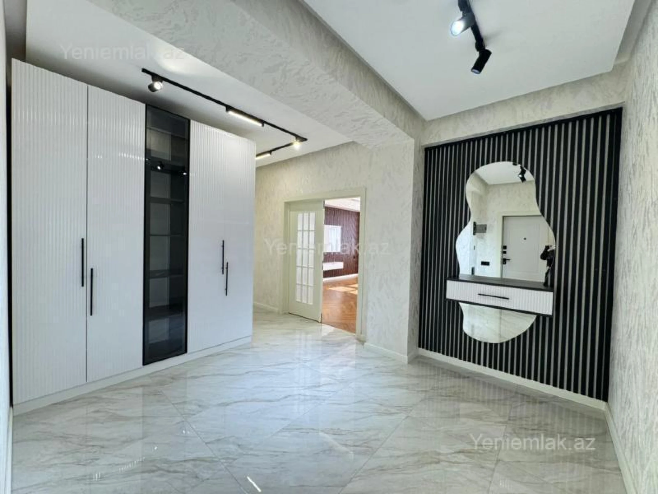 Satılır 3 otaqlı yeni tikili 115 m²