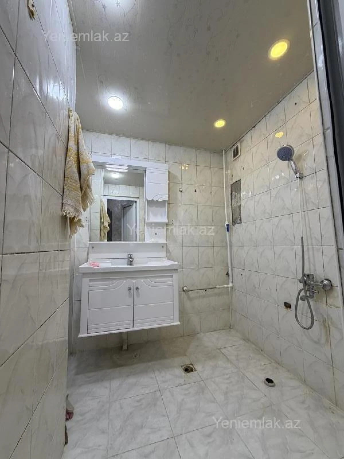 Satılır 3 otaqlı köhnə tikili 80 m²