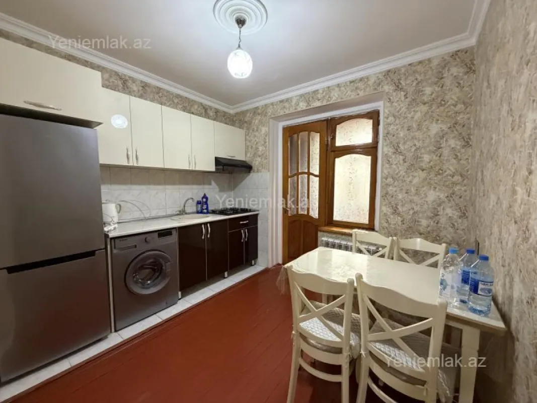 Satılır 3 otaqlı köhnə tikili 80 m²