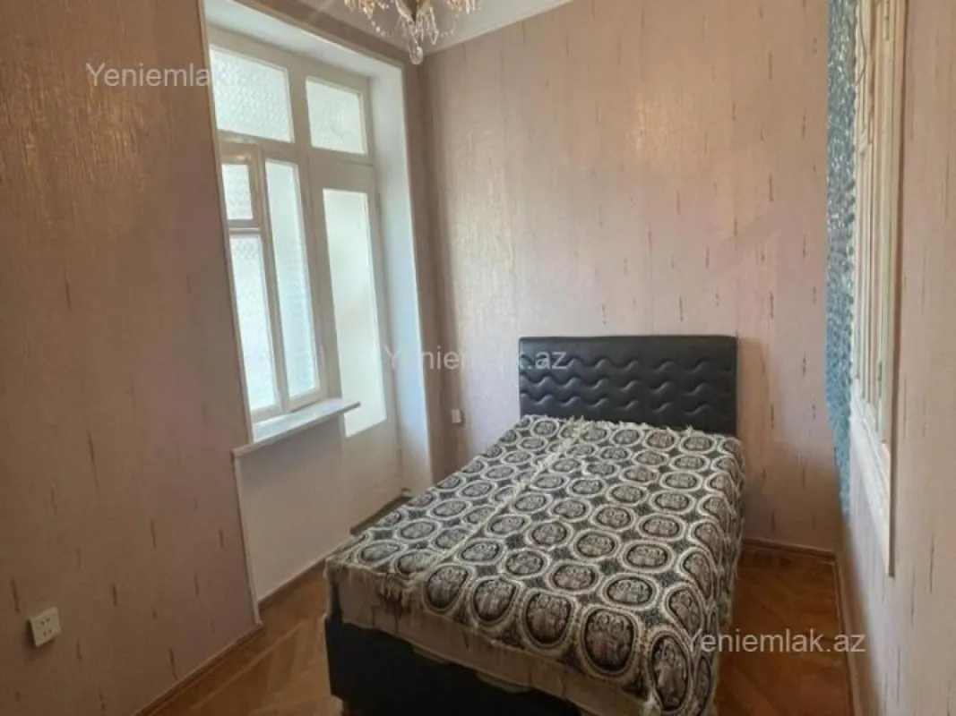Satılır 3 otaqlı köhnə tikili 75 m²