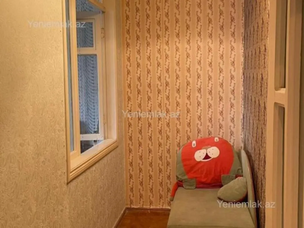 Satılır 3 otaqlı köhnə tikili 75 m²