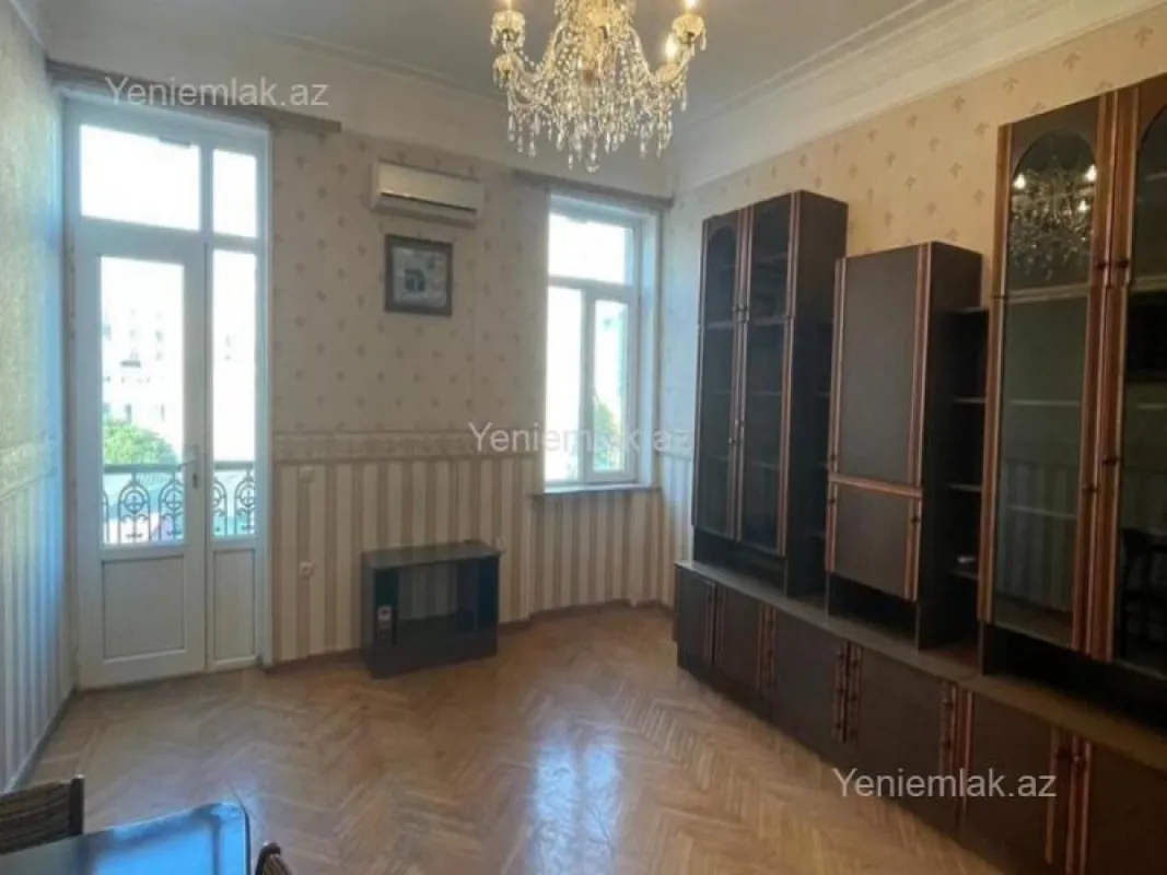 Satılır 3 otaqlı köhnə tikili 75 m²