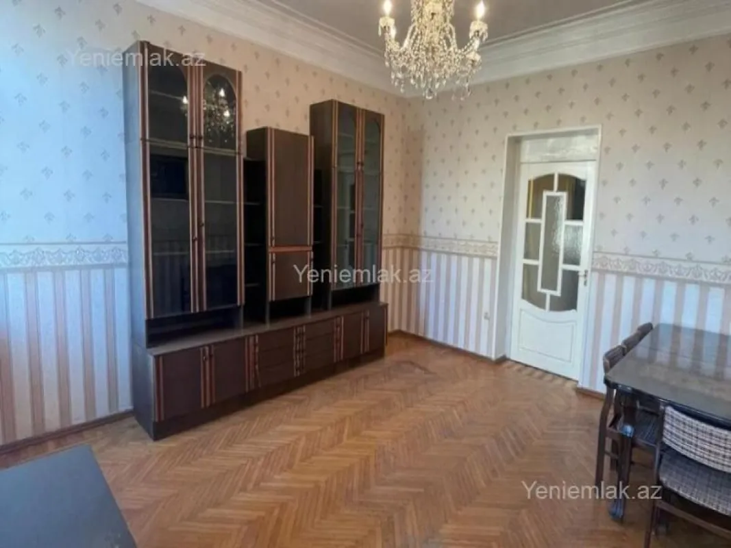 Satılır 3 otaqlı köhnə tikili 75 m²