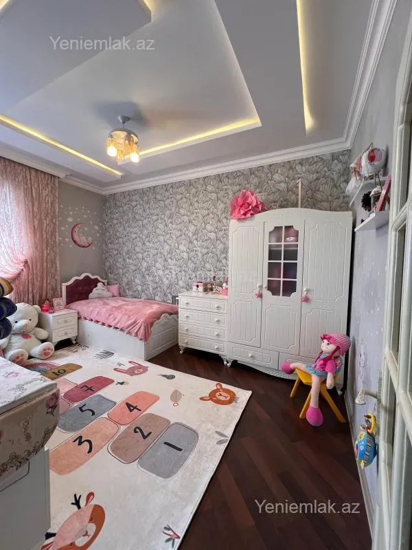 Satılır 7 otaqlı həyət evi 200 m²