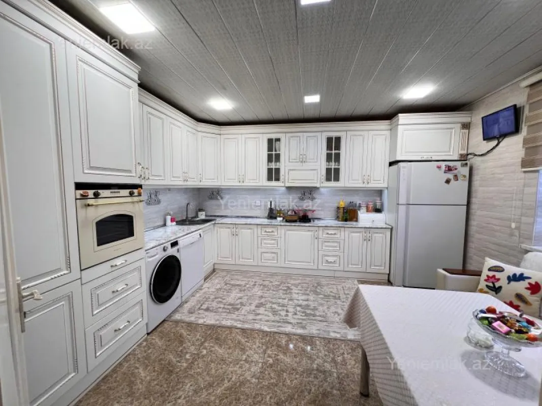 Satılır 7 otaqlı həyət evi 200 m²