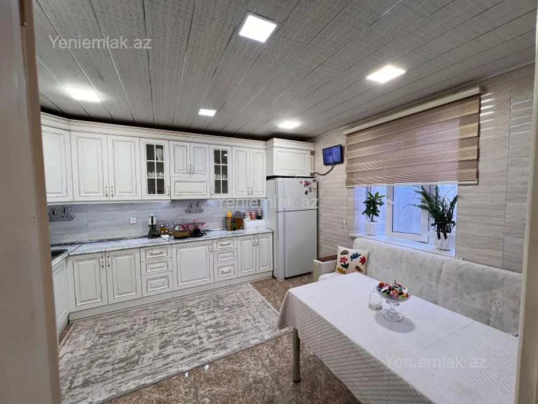 Satılır 7 otaqlı həyət evi 200 m²