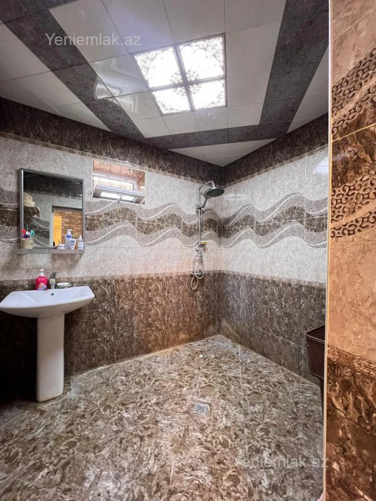 Satılır 7 otaqlı həyət evi 200 m²