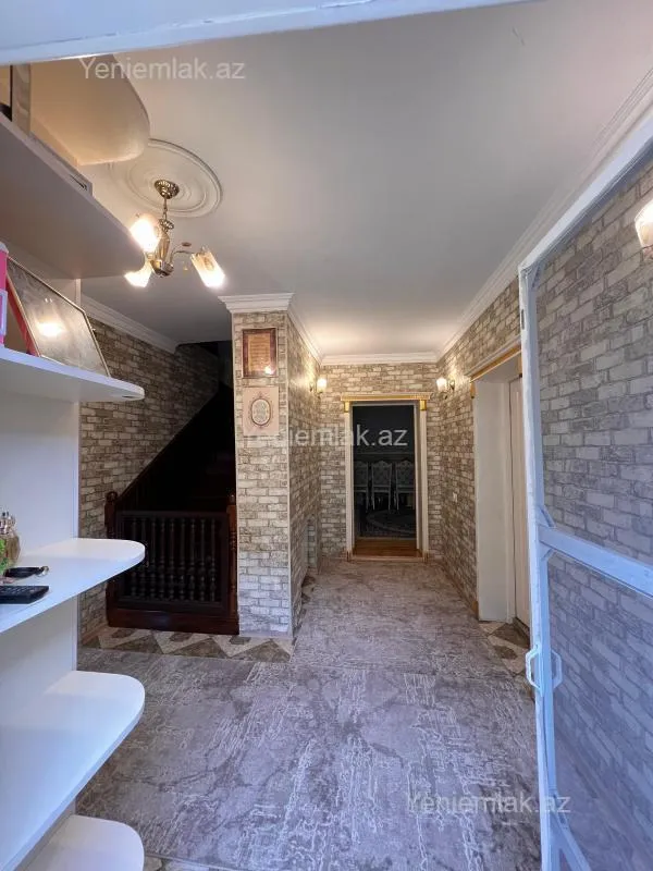 Satılır 7 otaqlı həyət evi 200 m²