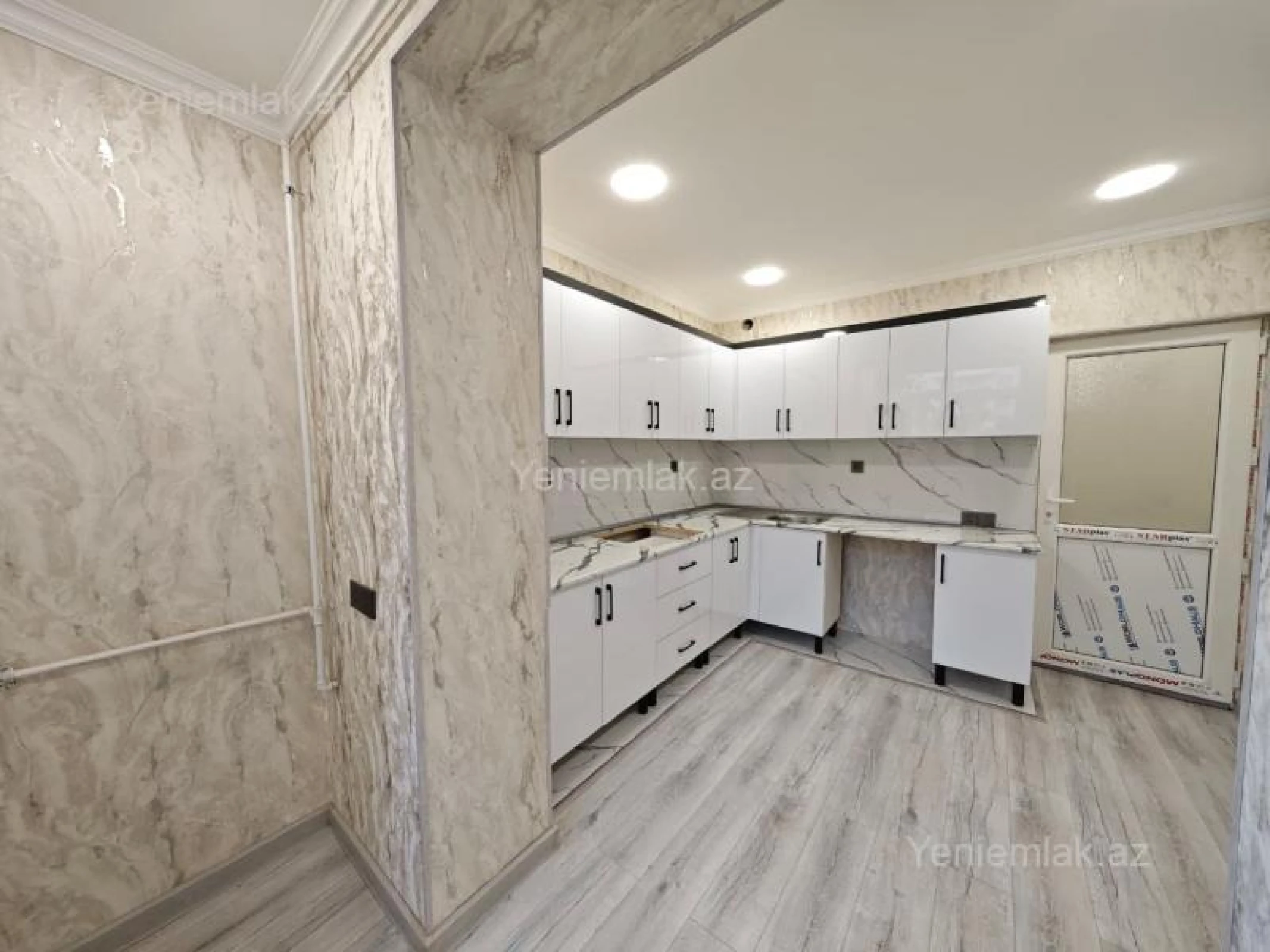 Satılır 3 otaqlı köhnə tikili 90 m²