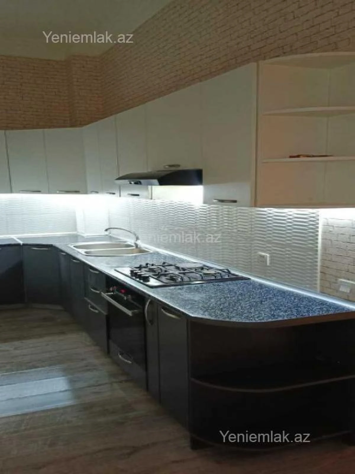 Satılır 2 otaqlı köhnə tikili 60 m²