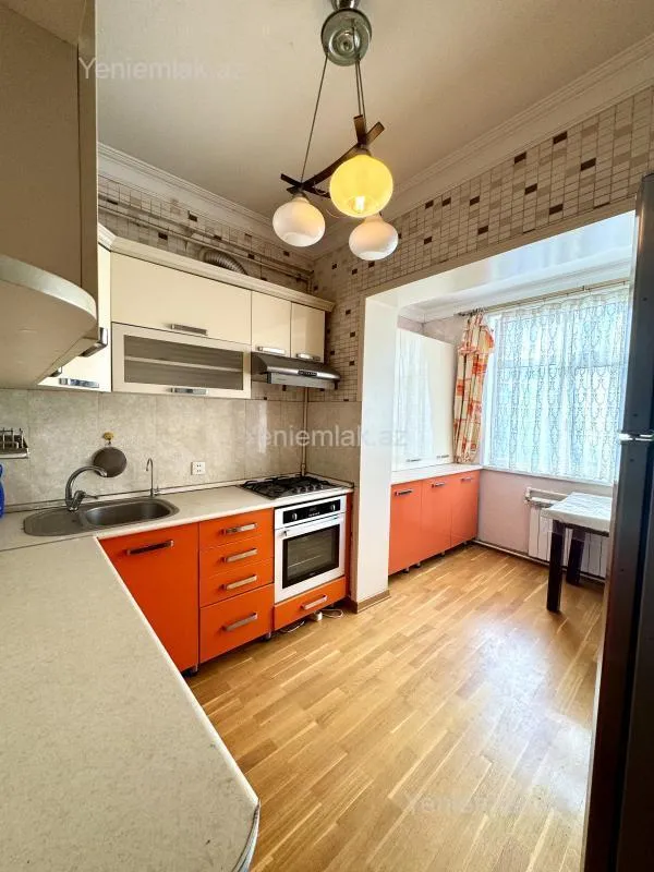 Satılır 3 otaqlı köhnə tikili 80 m²