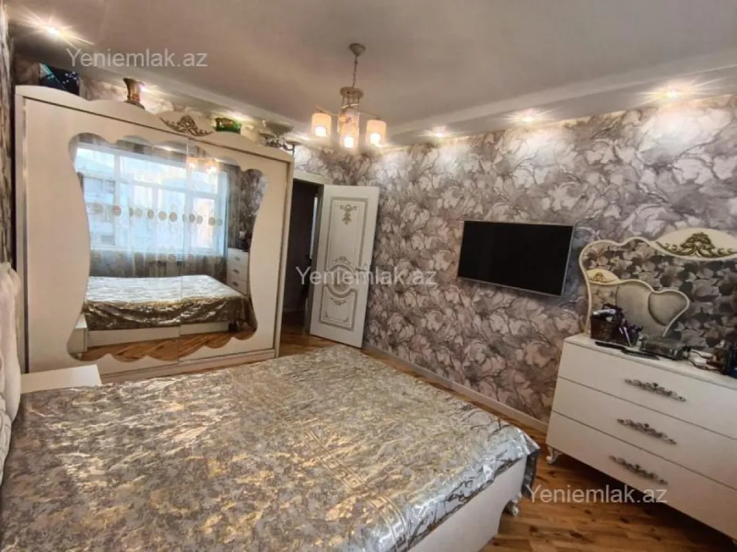 Satılır 3 otaqlı köhnə tikili 80 m²