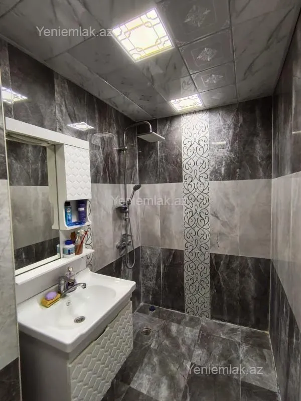 Satılır 3 otaqlı köhnə tikili 80 m²