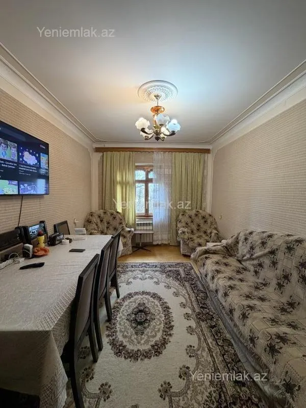Satılır 2 otaqlı köhnə tikili 60 m²