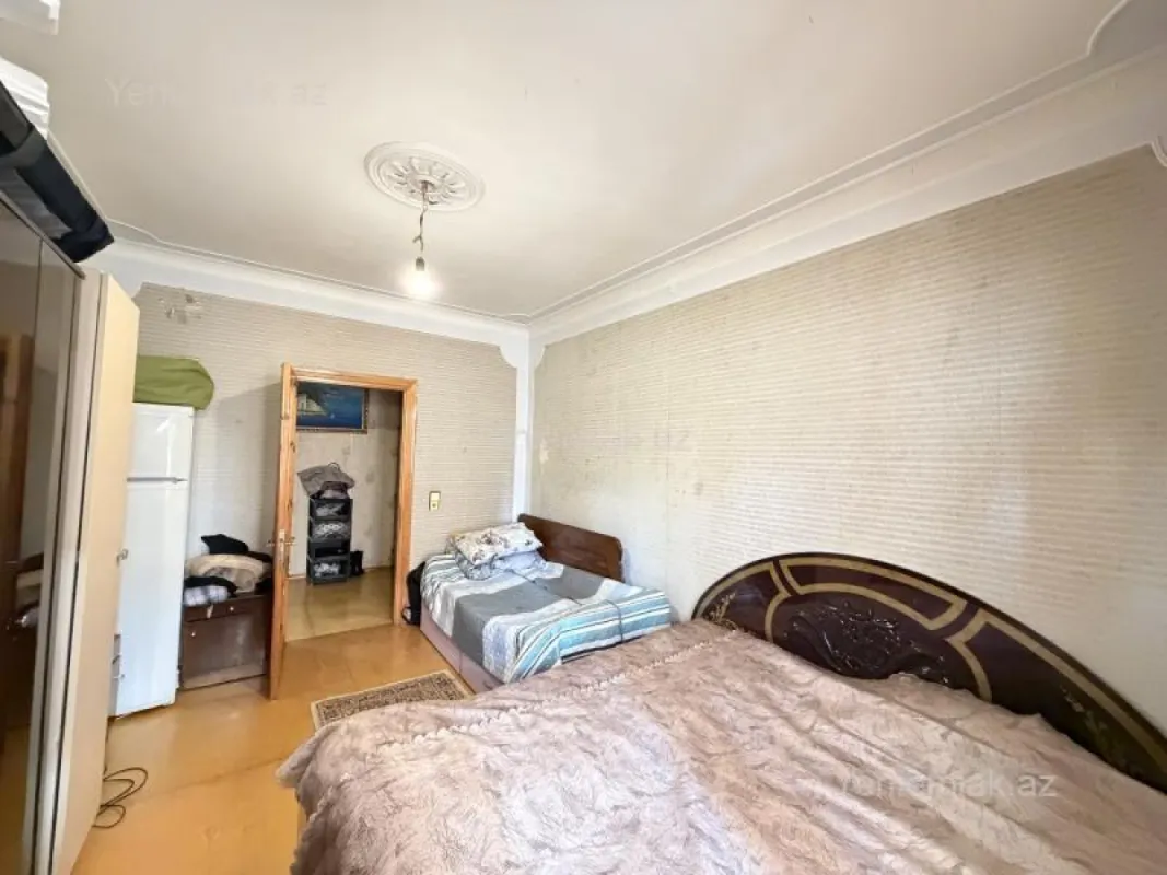 Satılır 2 otaqlı köhnə tikili 60 m²