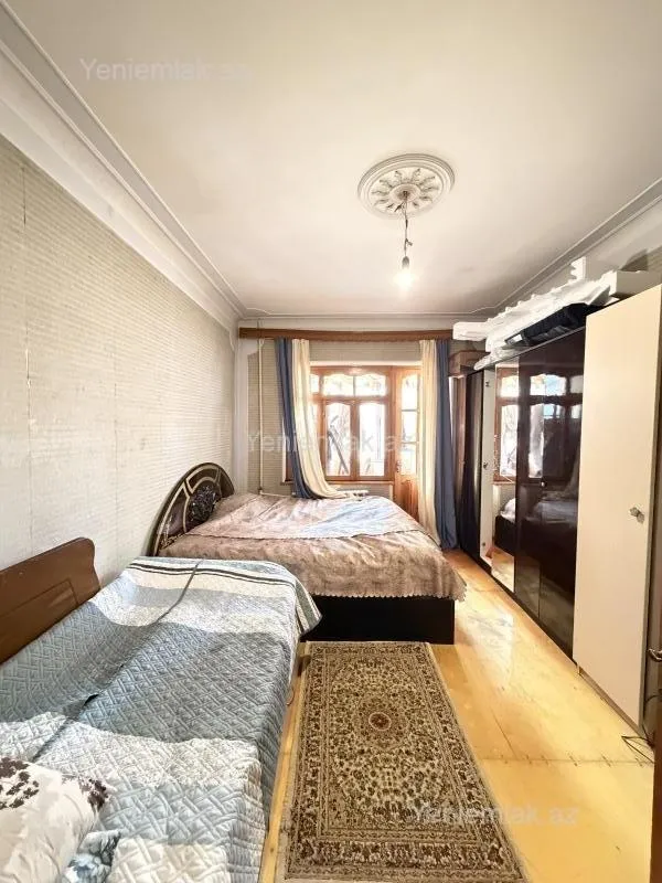 Satılır 2 otaqlı köhnə tikili 60 m²