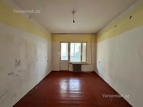 Satılır 4 otaqlı köhnə tikili 120 m²