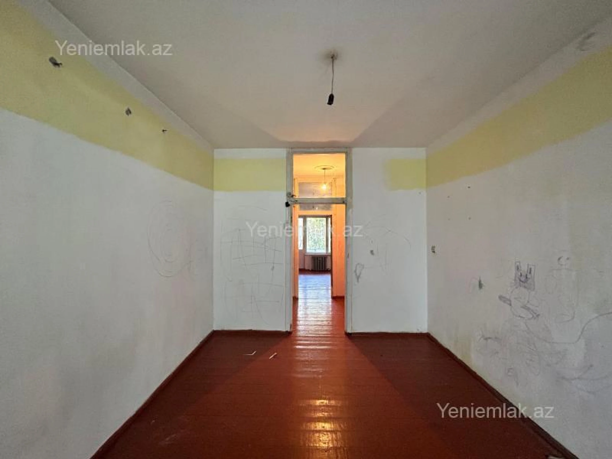 Satılır 4 otaqlı köhnə tikili 120 m²