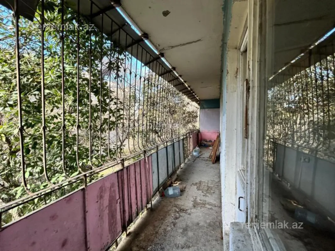 Satılır 4 otaqlı köhnə tikili 120 m²