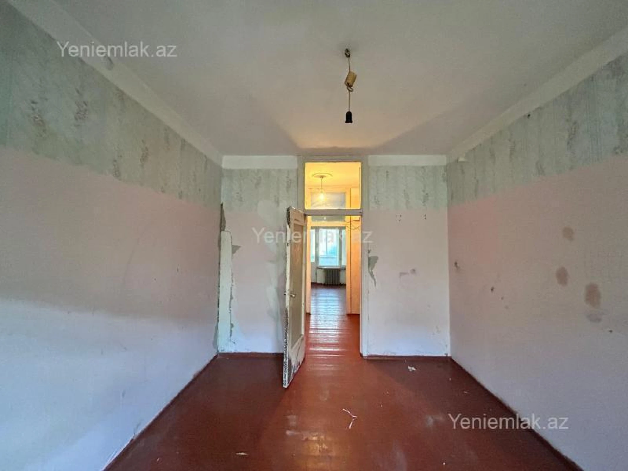 Satılır 4 otaqlı köhnə tikili 120 m²