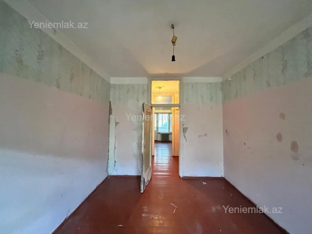 Satılır 4 otaqlı köhnə tikili 120 m²