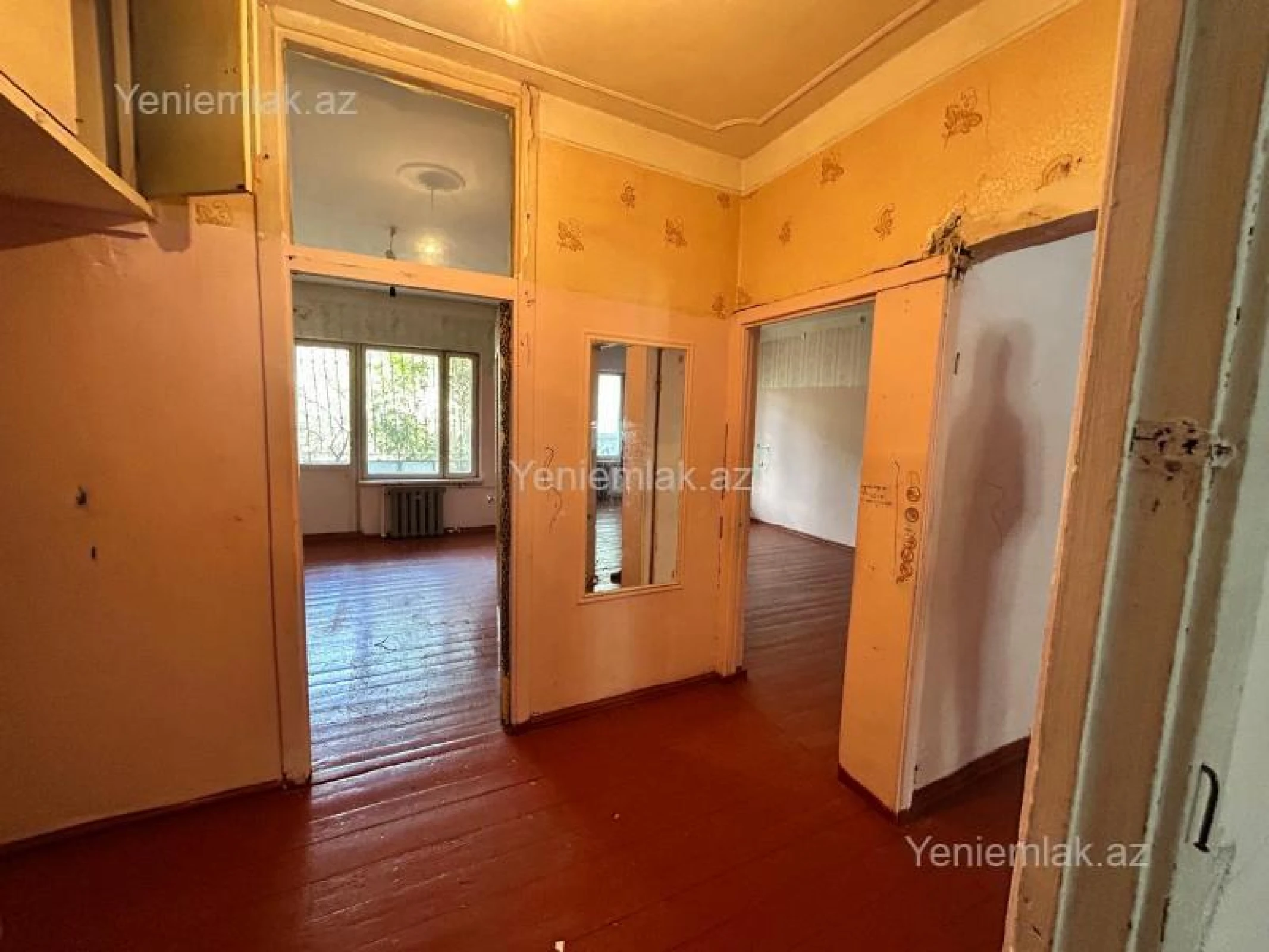 Satılır 4 otaqlı köhnə tikili 120 m²