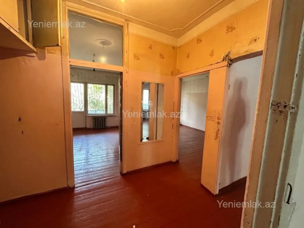 Satılır 4 otaqlı köhnə tikili 120 m²