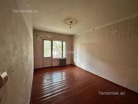Satılır 4 otaqlı köhnə tikili 120 m²