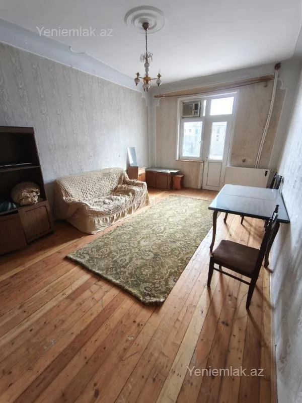 Satılır 2 otaqlı köhnə tikili 60 m²