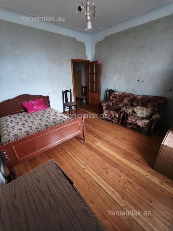 Satılır 2 otaqlı köhnə tikili 60 m²