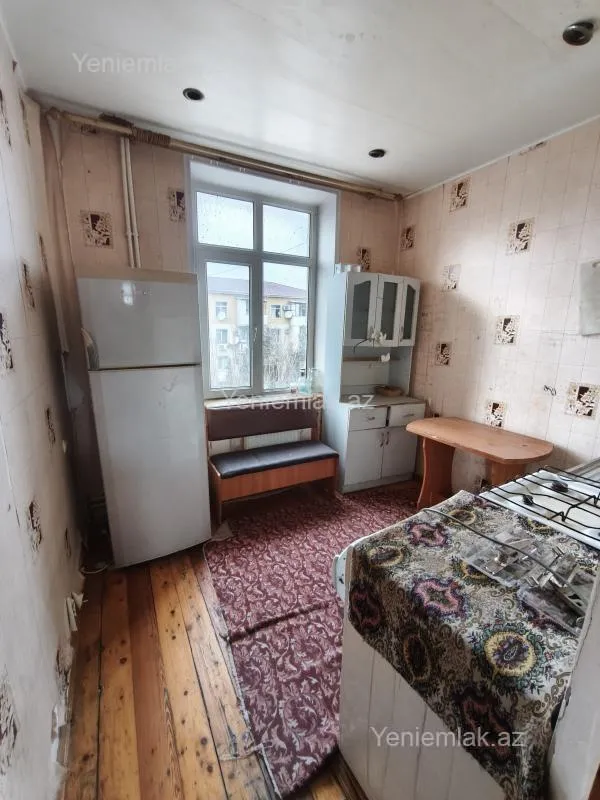 Satılır 2 otaqlı köhnə tikili 60 m²