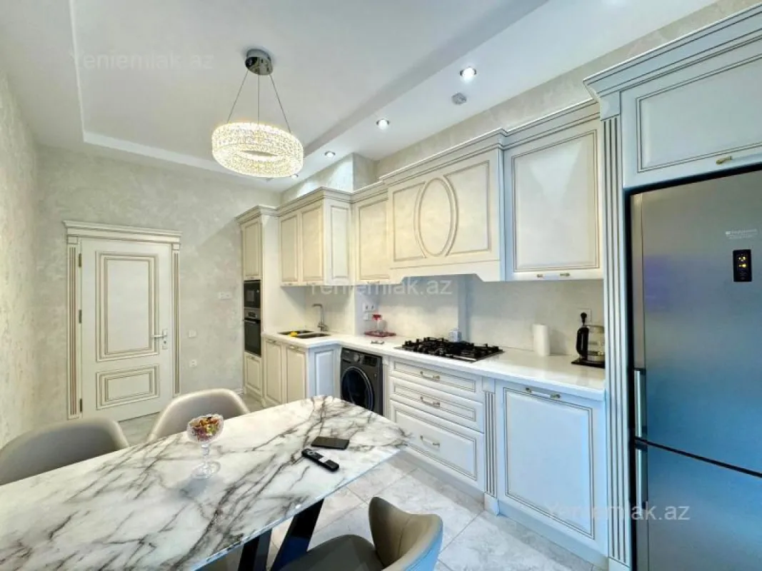 Satılır 3 otaqlı yeni tikili 140 m²