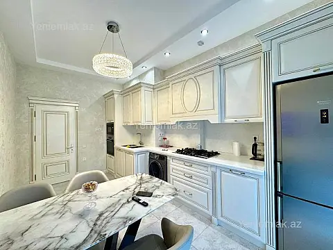 Satılır 3 otaqlı yeni tikili 140 m²