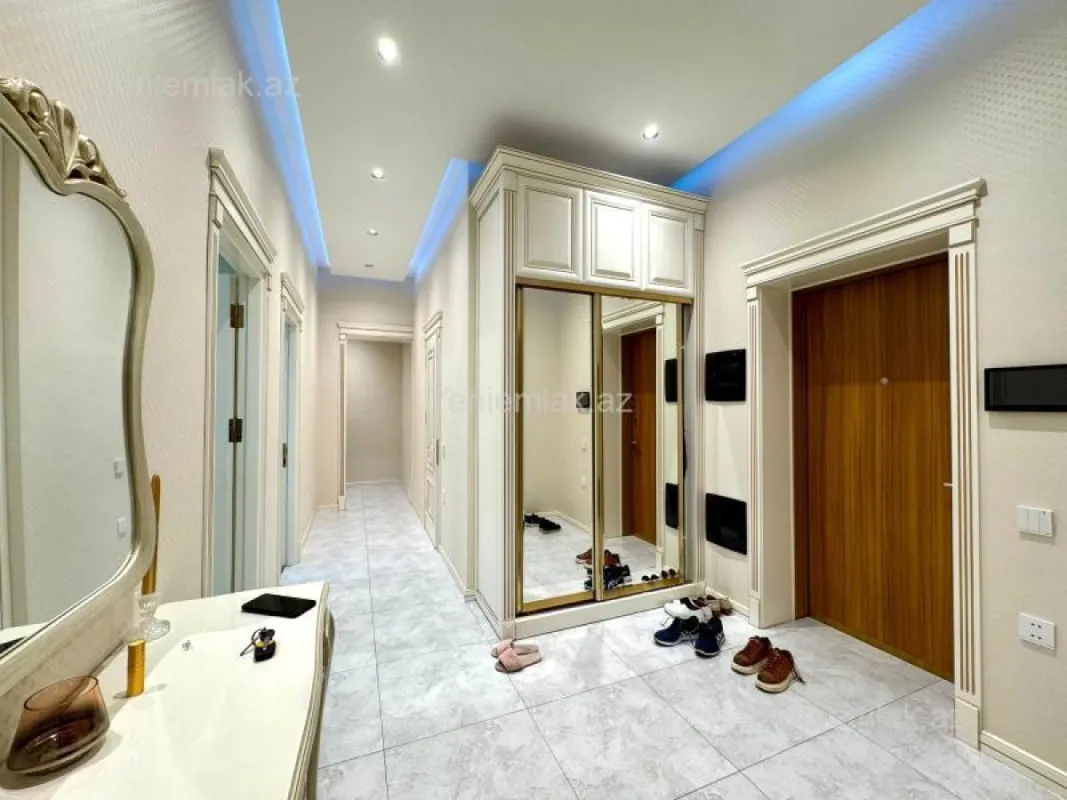 Satılır 3 otaqlı yeni tikili 140 m²